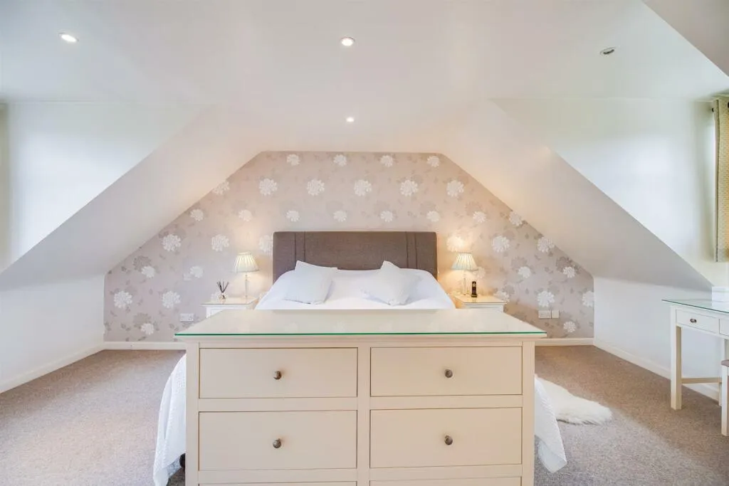 5 bed Detached