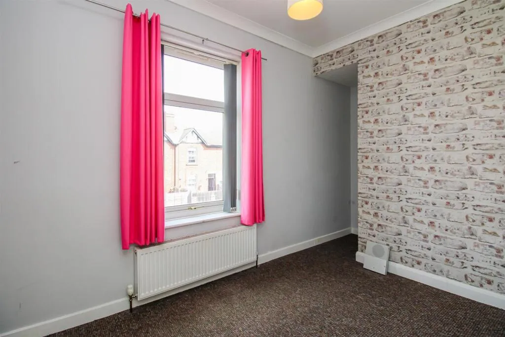 3 bed End of Terrace