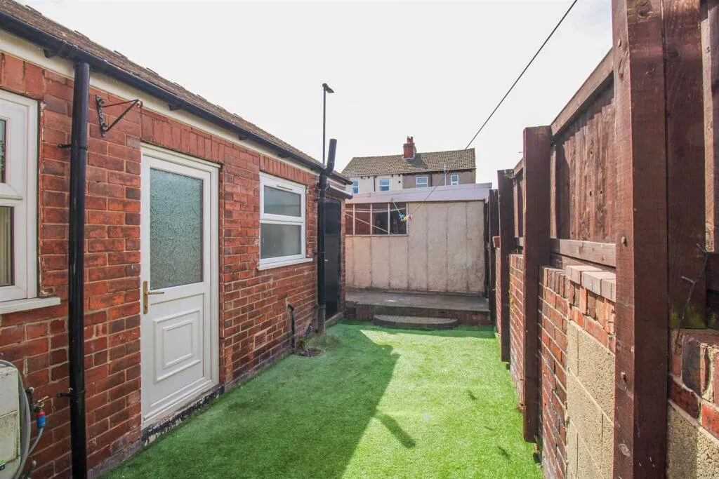 3 bed End of Terrace