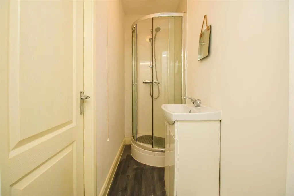 3 bed End of Terrace