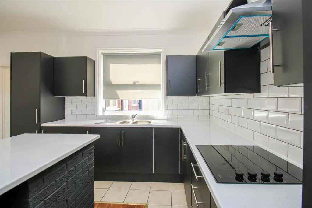 3 bed End of Terrace