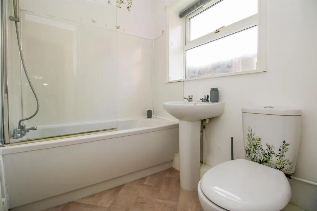 3 bed End of Terrace