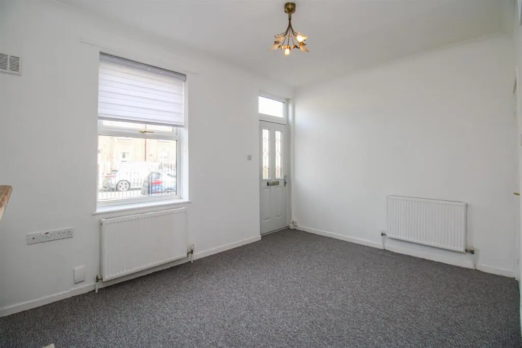 3 bed End of Terrace