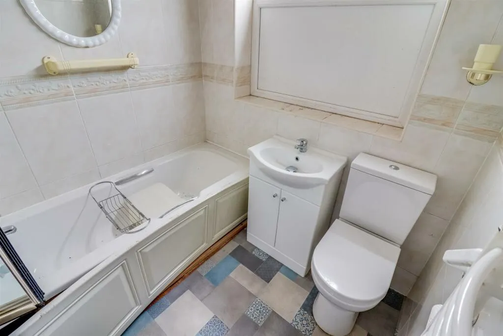 4 bed Detached
