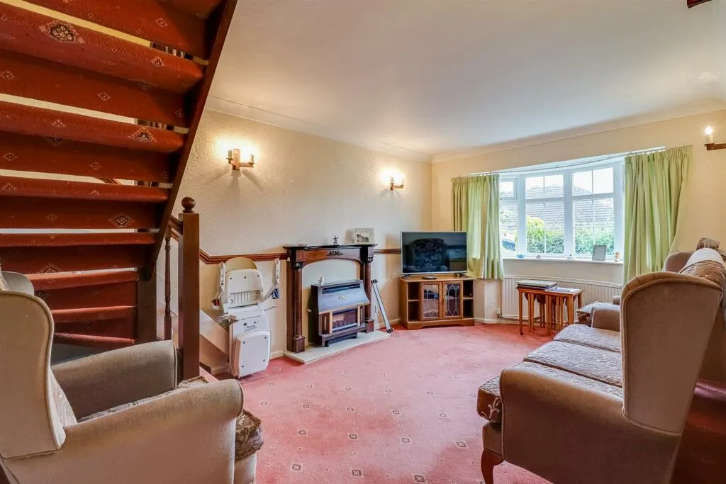 4 bed Detached