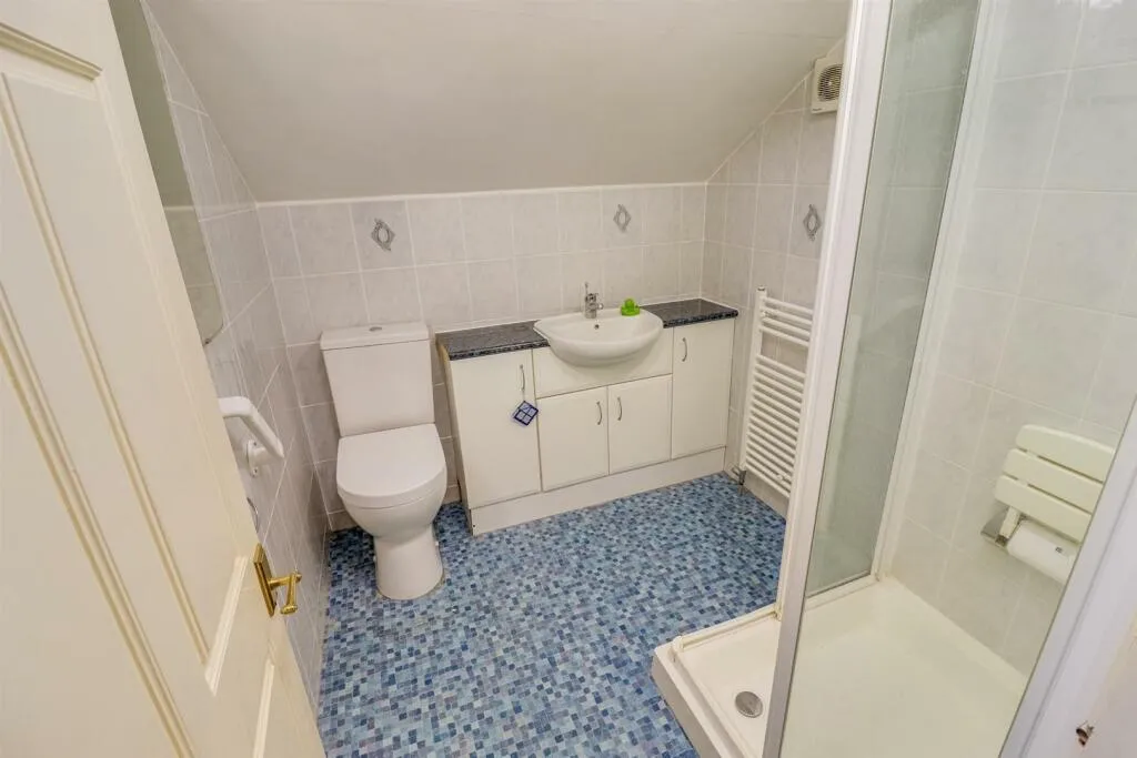 4 bed Detached
