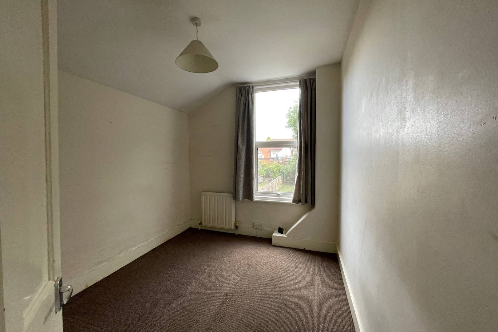 107 Newnham Avenue, Bedford, MK41 9QA