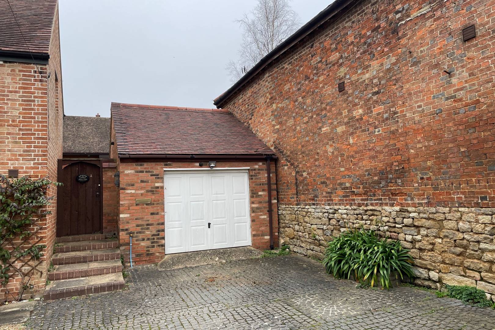 Little Hamilton, 6A West Street, Buckingham, MK18 1HL