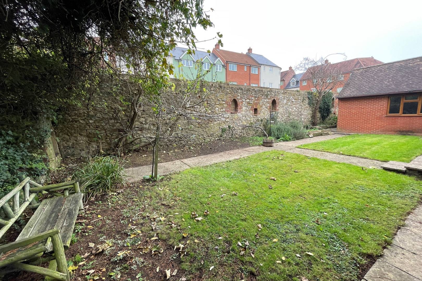 Little Hamilton, 6A West Street, Buckingham, MK18 1HL