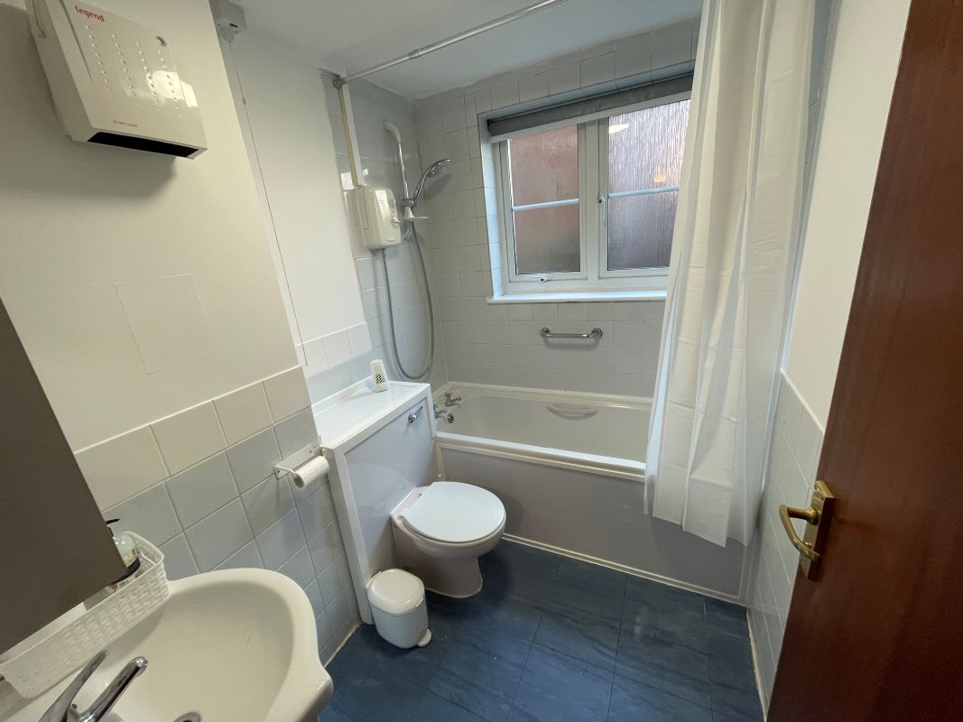 66 Knowles Close, West Drayton, Middlesex, UB7 8LZ