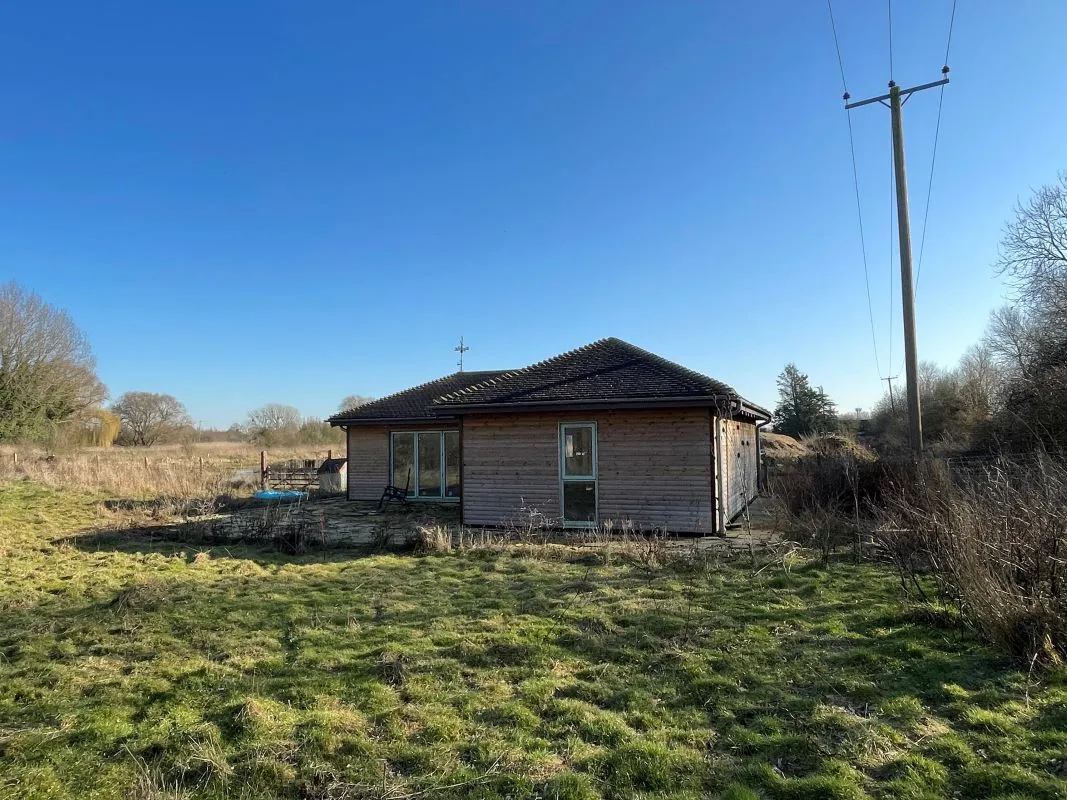 Willow Farm Fishing Lake, Bedford Road, Sandy, Bedfordshire, SG19 1ND