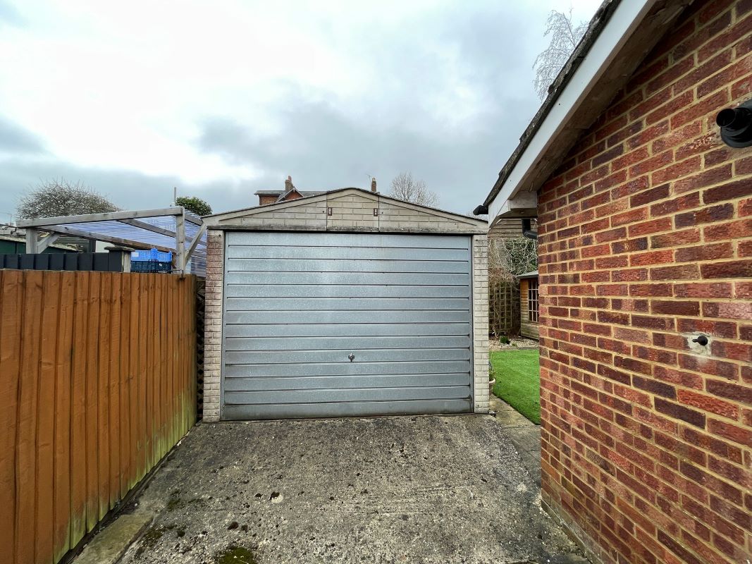 2A Hardwick Road, Woburn Sands, Buckinghamshire, MK17 8QJ