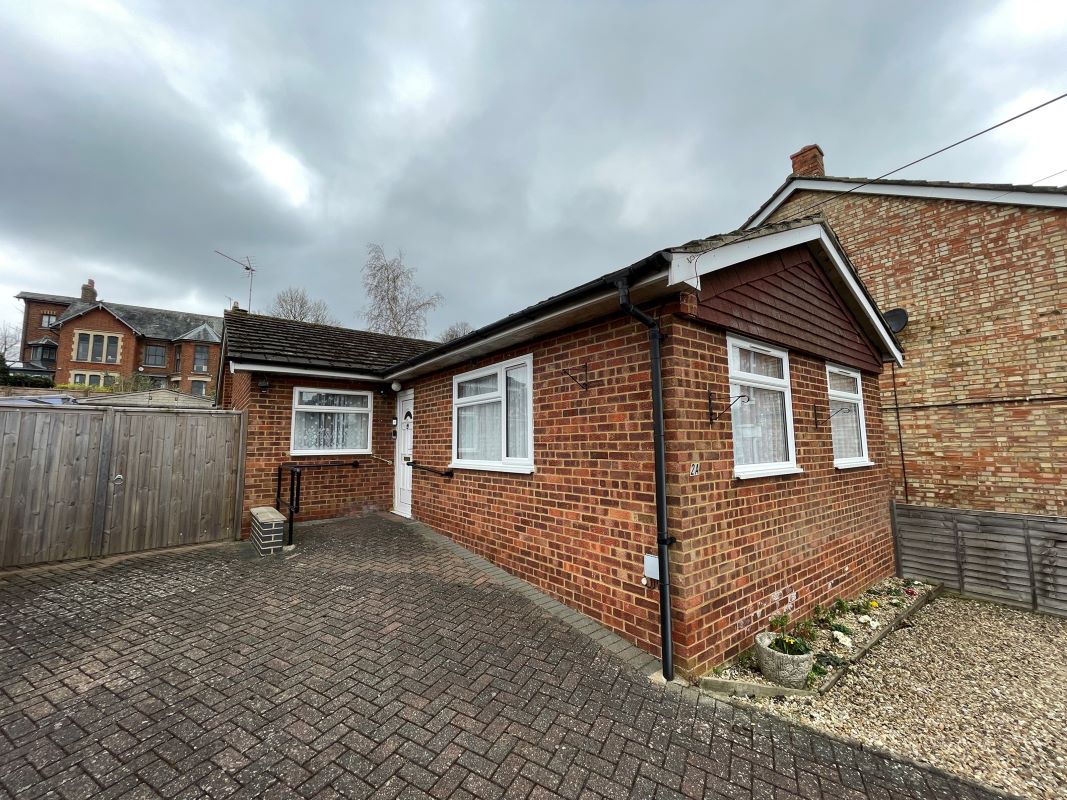 2A Hardwick Road, Woburn Sands, Buckinghamshire, MK17 8QJ