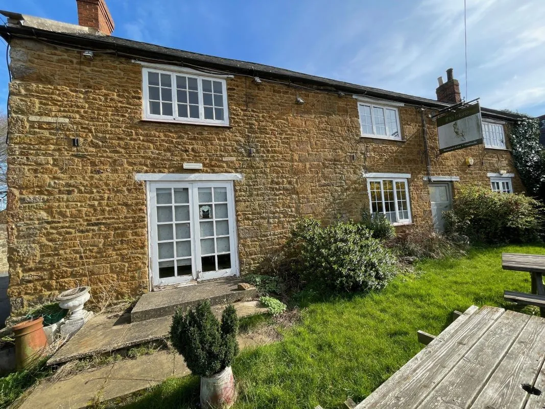 The Hare, 5 Main Street, Loddington, Northamptonshire, NN14 1LA