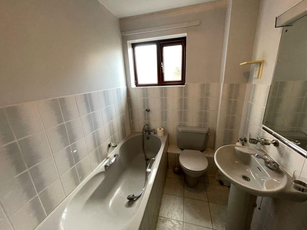 10 The Grange, Lower Caldecote, Bedfordshire, SG18 9ET