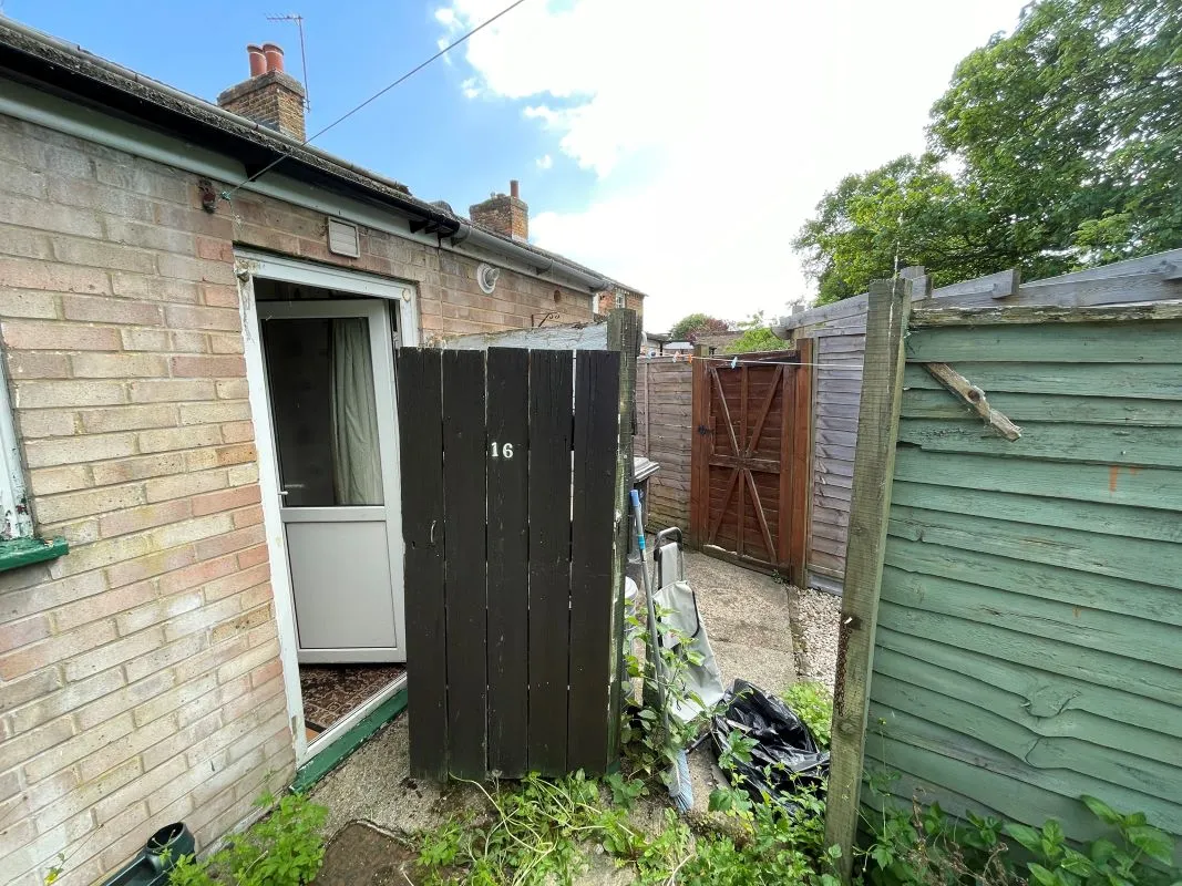 16 Ivel Road, Sandy, Bedfordshire, SG19 1AX