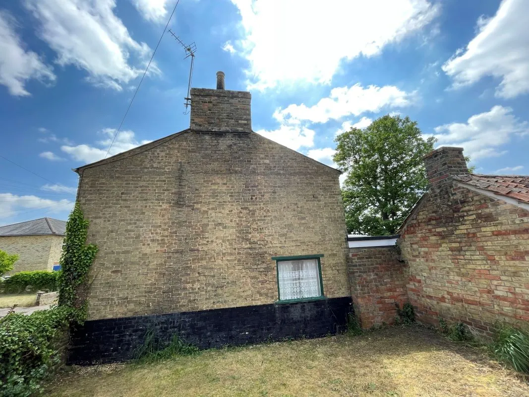 16 Ivel Road, Sandy, Bedfordshire, SG19 1AX