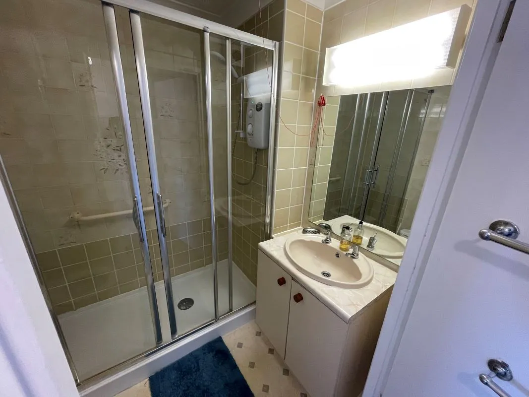 Flat 22 Homewell House, The Moors, Kidlington, Oxfordshire, OX5 2XT