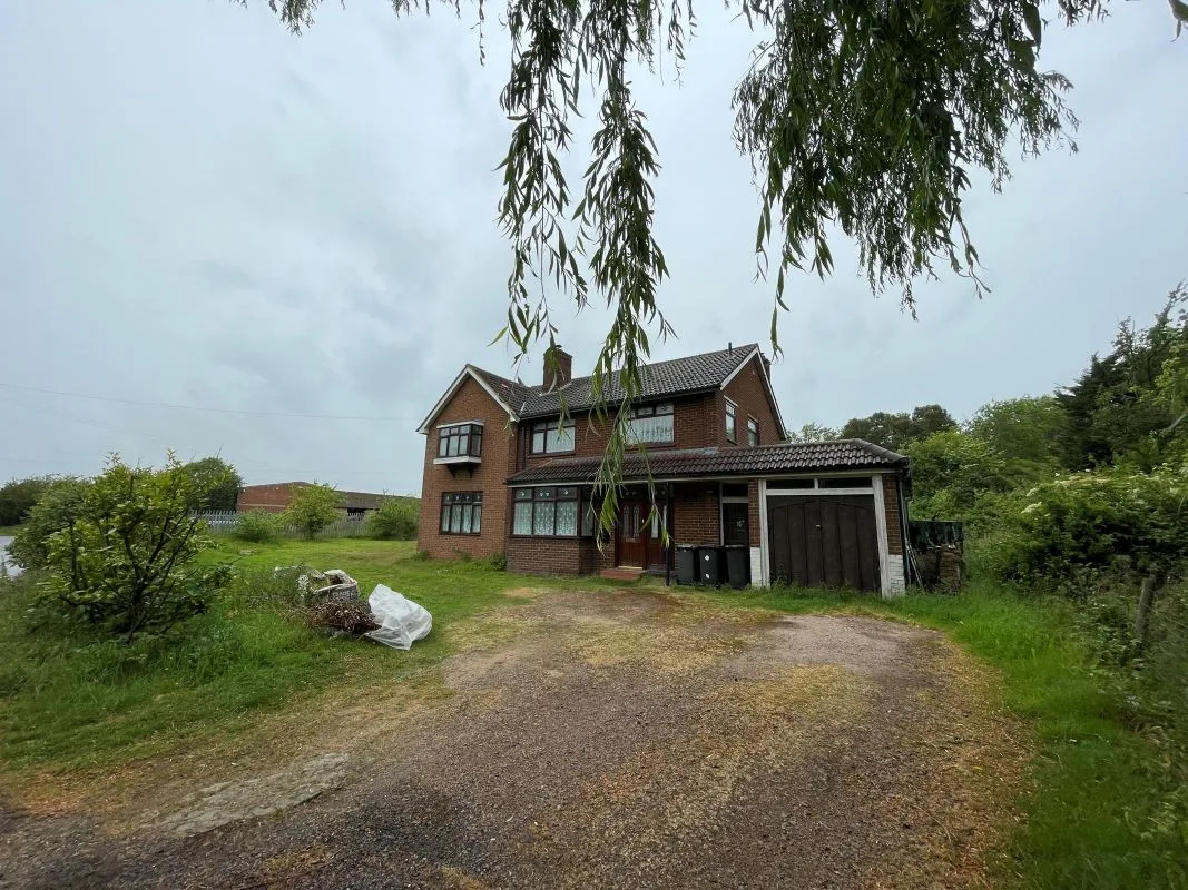 Two Hoots, Woburn Road, Marston Moretaine, Bedfordshire, MK43 0NJ