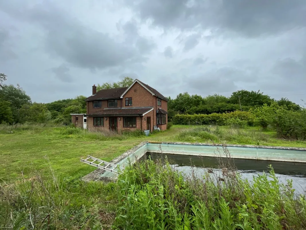 Two Hoots, Woburn Road, Marston Moretaine, Bedfordshire, MK43 0NJ