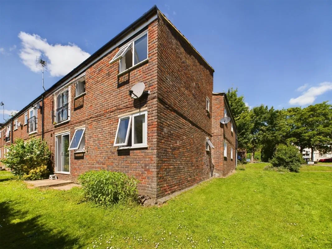 2 Warren Bank, Milton Keynes, Buckinghamshire, MK6 3AQ