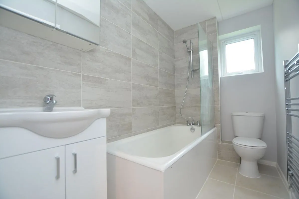 2 Warren Bank, Milton Keynes, Buckinghamshire, MK6 3AQ