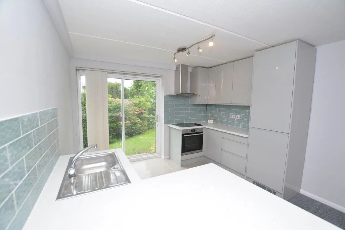 2 Warren Bank, Milton Keynes, Buckinghamshire, MK6 3AQ
