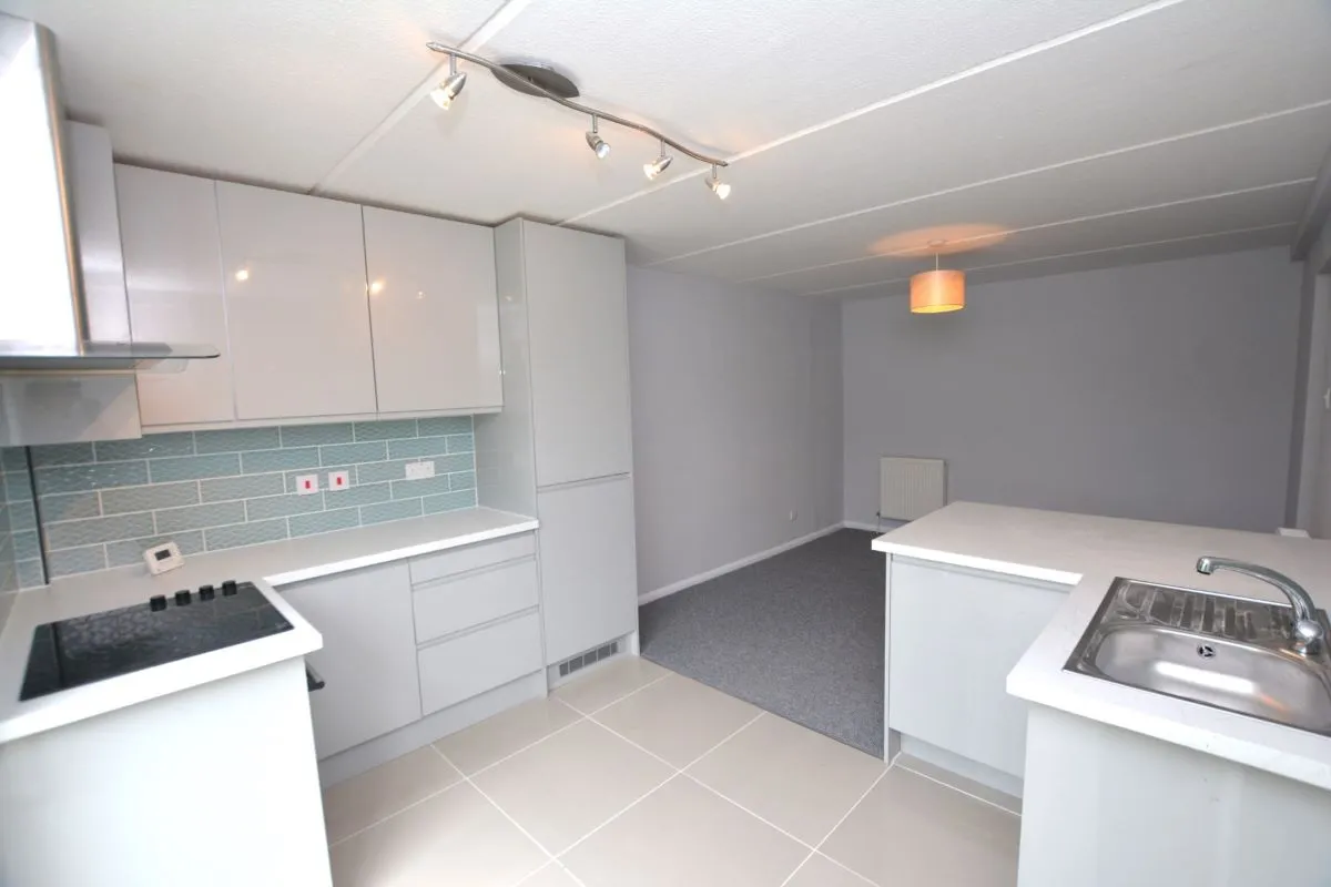 2 Warren Bank, Milton Keynes, Buckinghamshire, MK6 3AQ