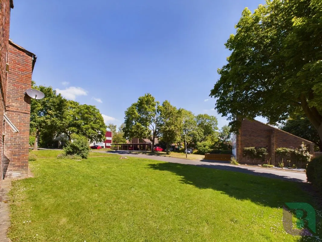 2 Warren Bank, Milton Keynes, Buckinghamshire, MK6 3AQ