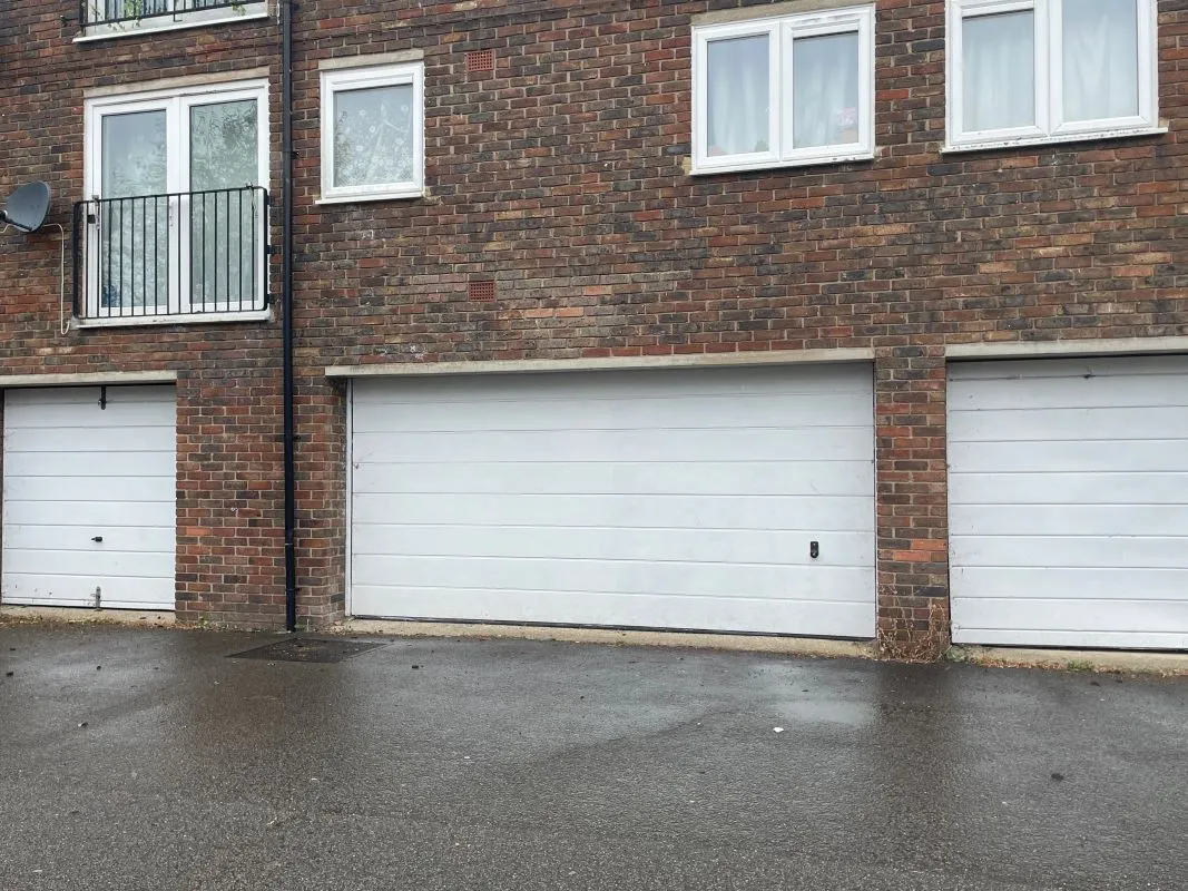 2 Warren Bank, Milton Keynes, Buckinghamshire, MK6 3AQ