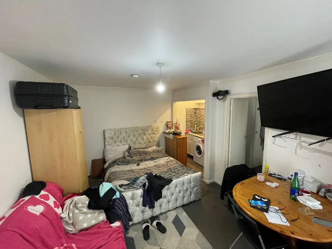 4 Wendlebury Court, 574 Dunstable Road, Luton, Bedfordshire, LU4 8RU