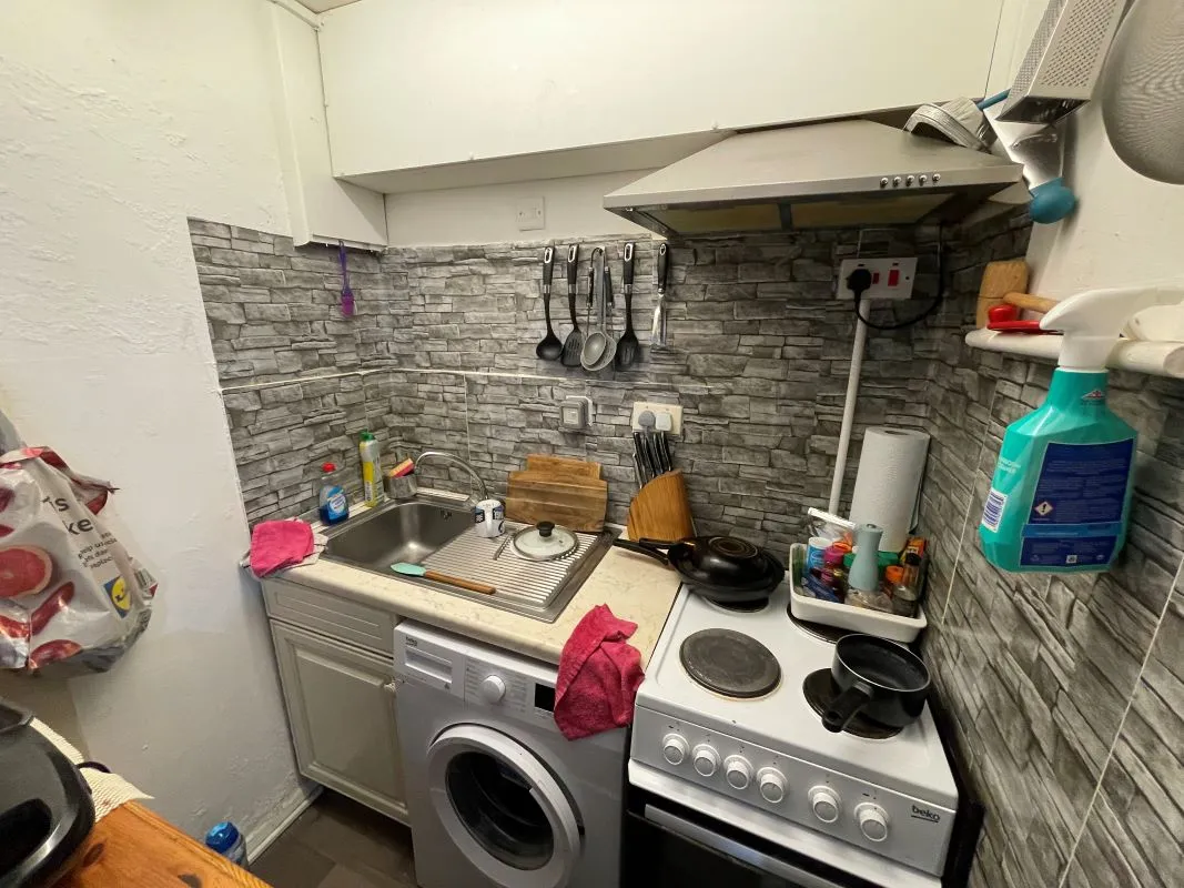 4 Wendlebury Court, 574 Dunstable Road, Luton, Bedfordshire, LU4 8RU