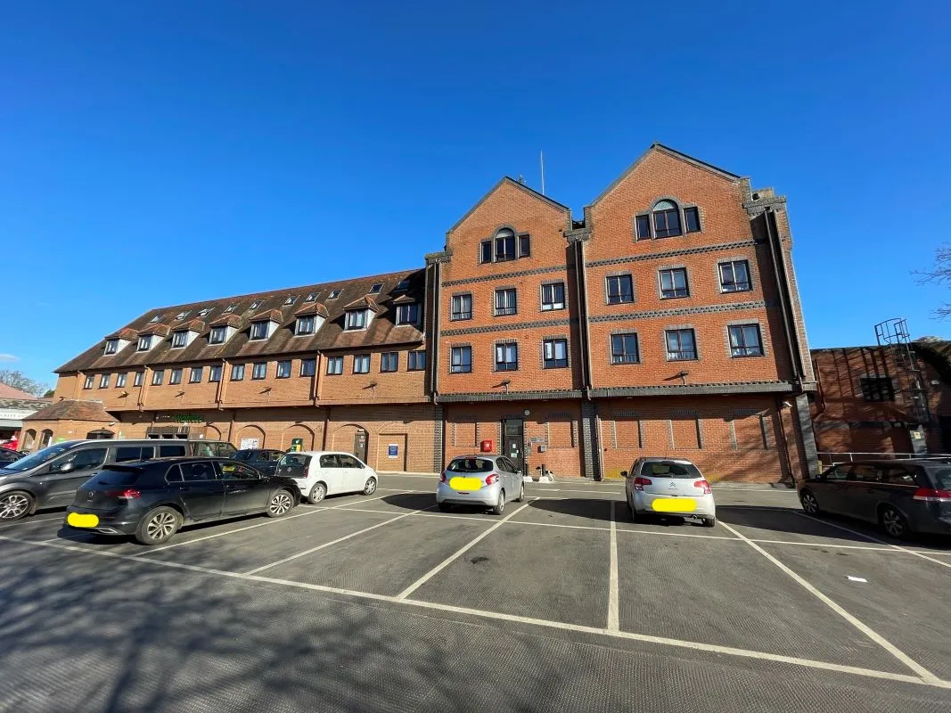 Apartment for Sale at Auction, Rossiter House, Manor Road, NN13