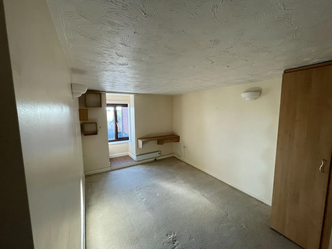 Apartment for Sale at Auction, Rossiter House, Manor Road, NN13