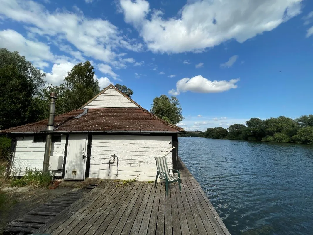 Hardwick Boathouse, Hardwick, Whitchurch on Thames, Berkshire, RG8 7RA