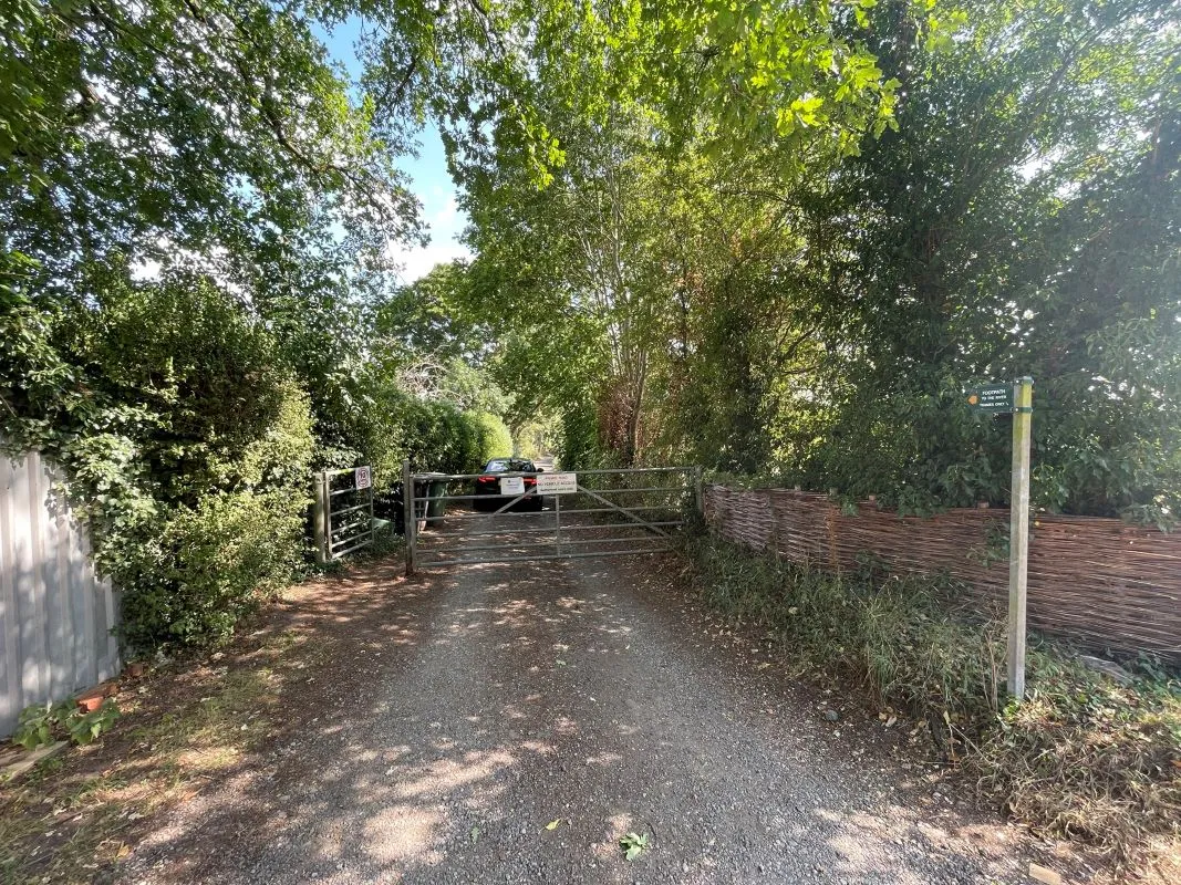 Hardwick Boathouse, Hardwick, Whitchurch on Thames, Berkshire, RG8 7RA