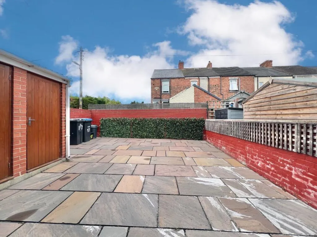 3 bed End of Terrace