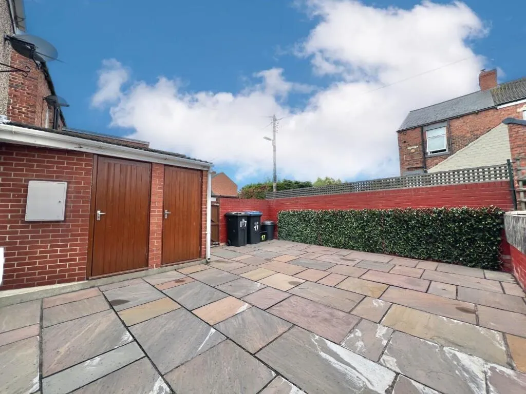 3 bed End of Terrace