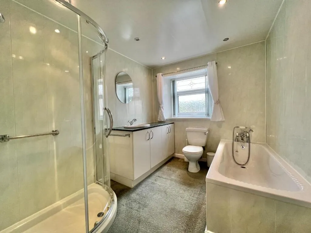 3 bed End of Terrace