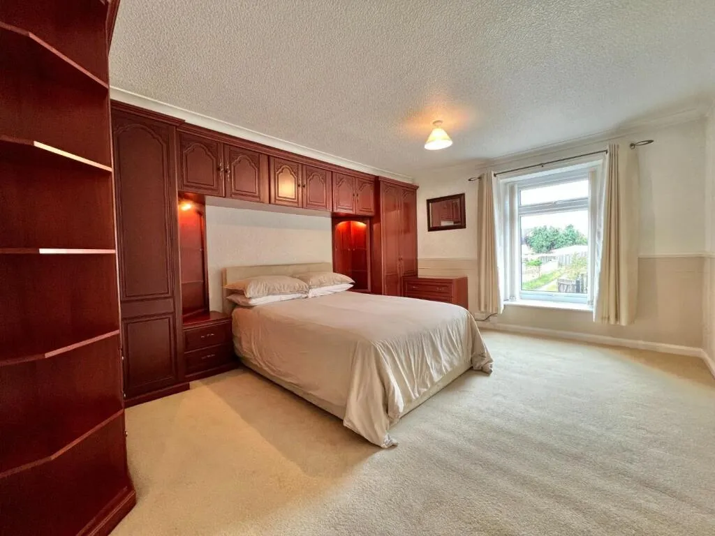 3 bed End of Terrace