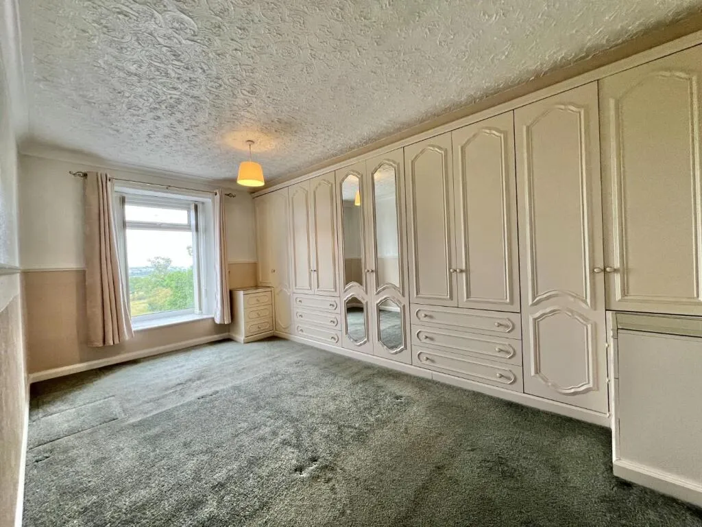 3 bed End of Terrace