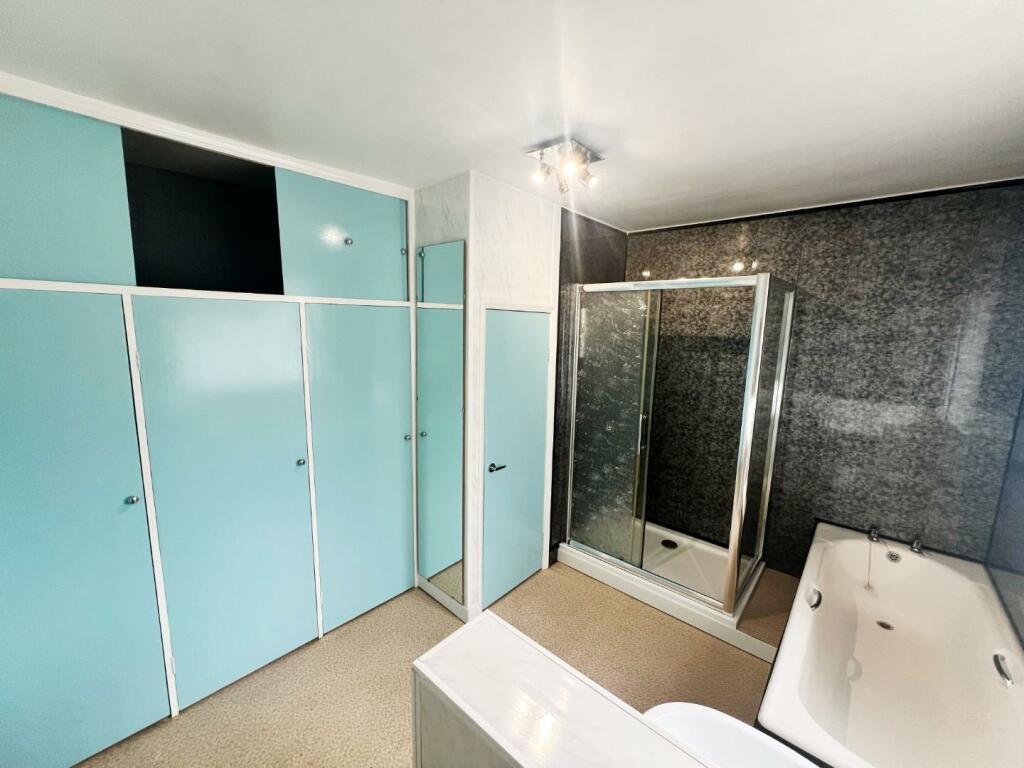 3 bed End of Terrace