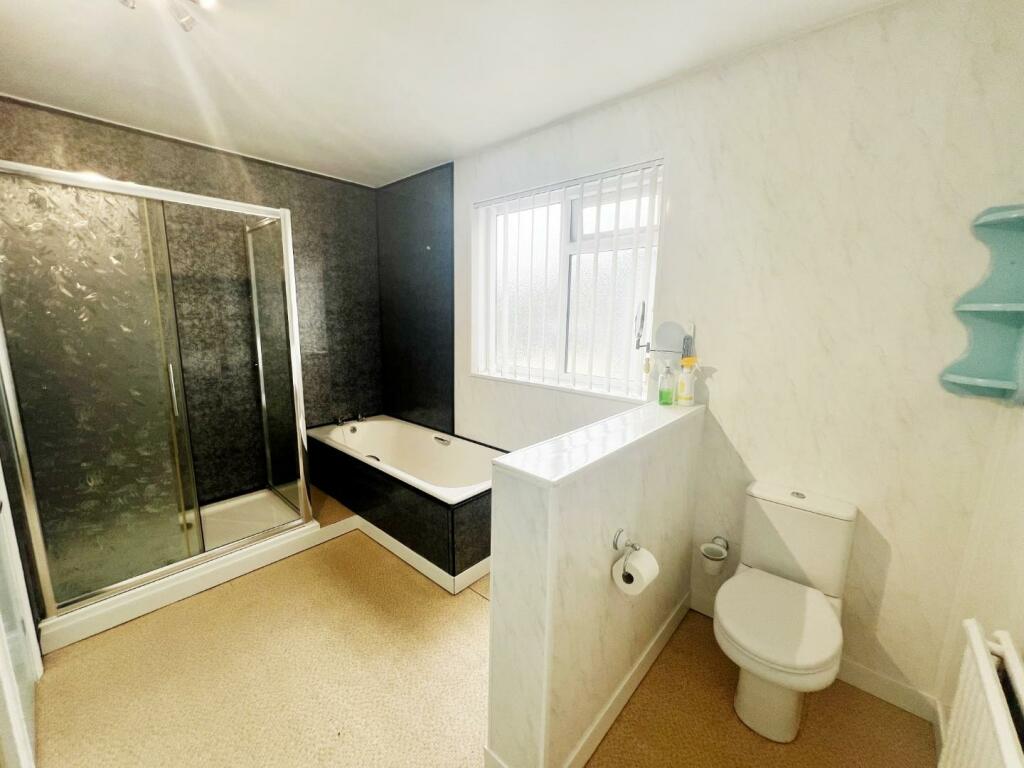 3 bed End of Terrace