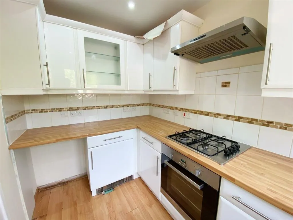 3 bed End of Terrace