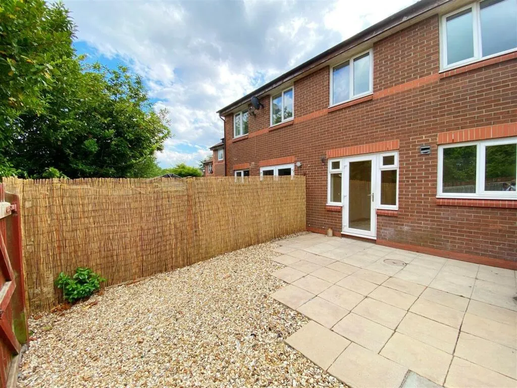 3 bed End of Terrace