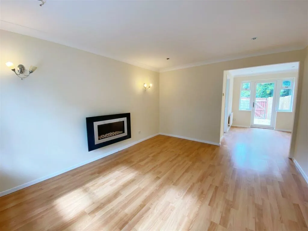 3 bed End of Terrace