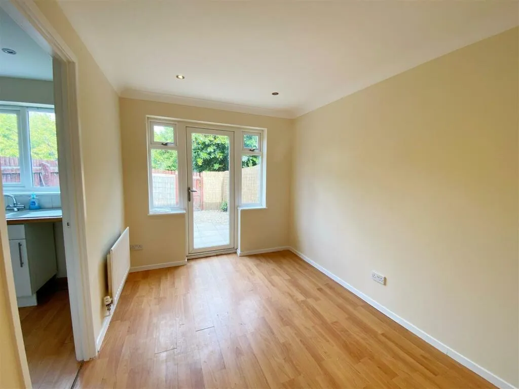 3 bed End of Terrace