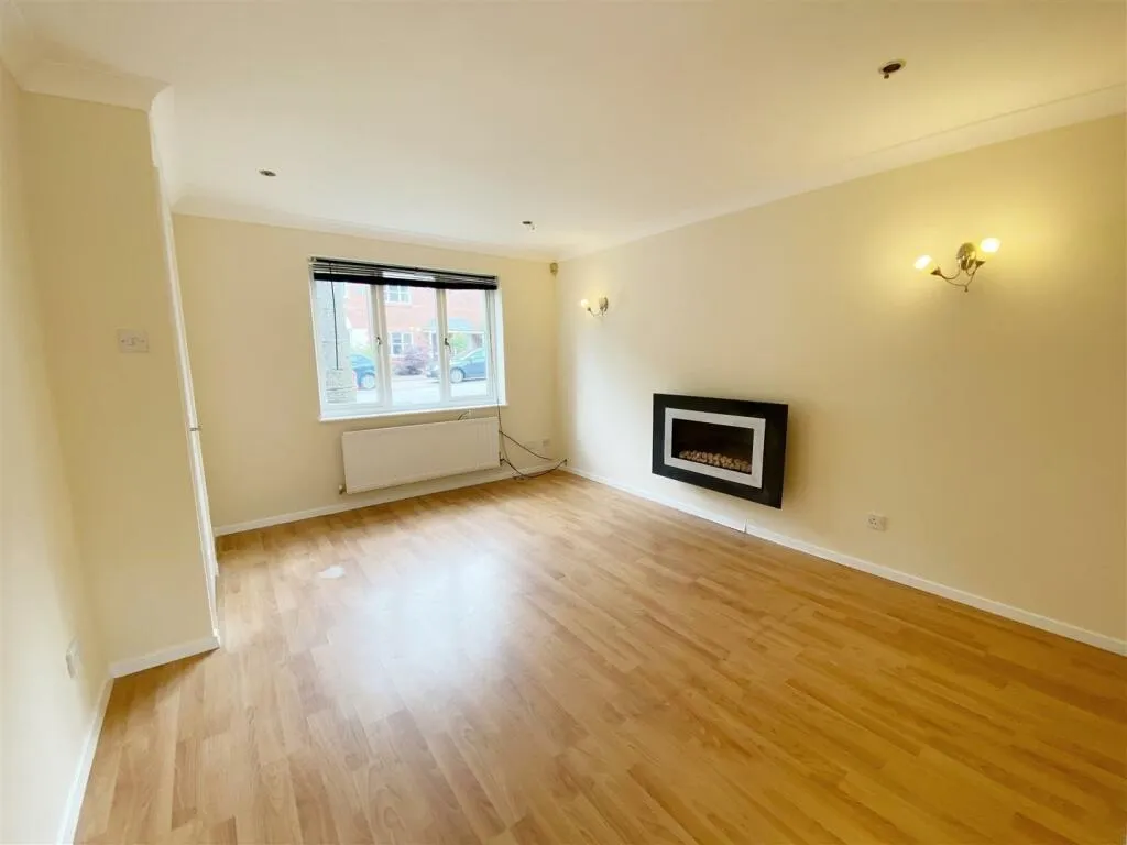 3 bed End of Terrace