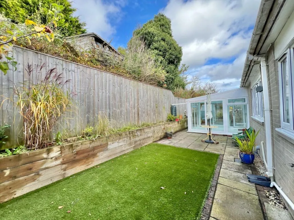 2 bed Detached Bungalow