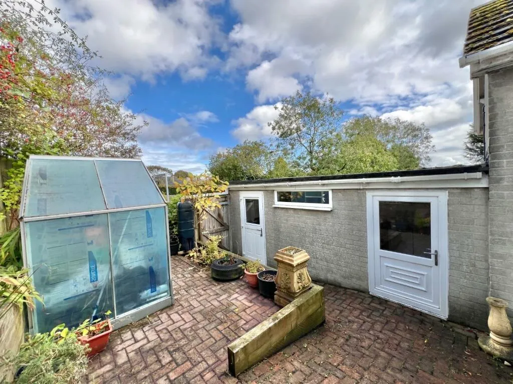 2 bed Detached Bungalow